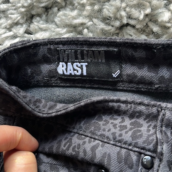 William Rast Grey Leopard Skinny Jeans 24 Like New! - Picture 5 of 7